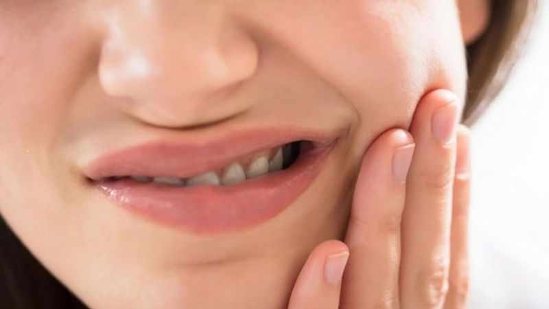 Tập mewing sai phương pháp có thể gây đau hàm