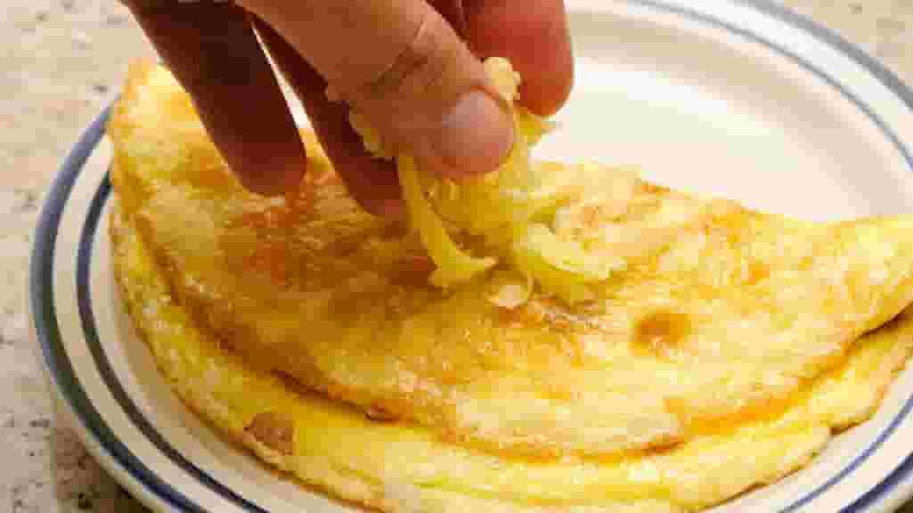 3 cách làm trứng Omelette siêu ngon cho bữa ăn nhanh gọn