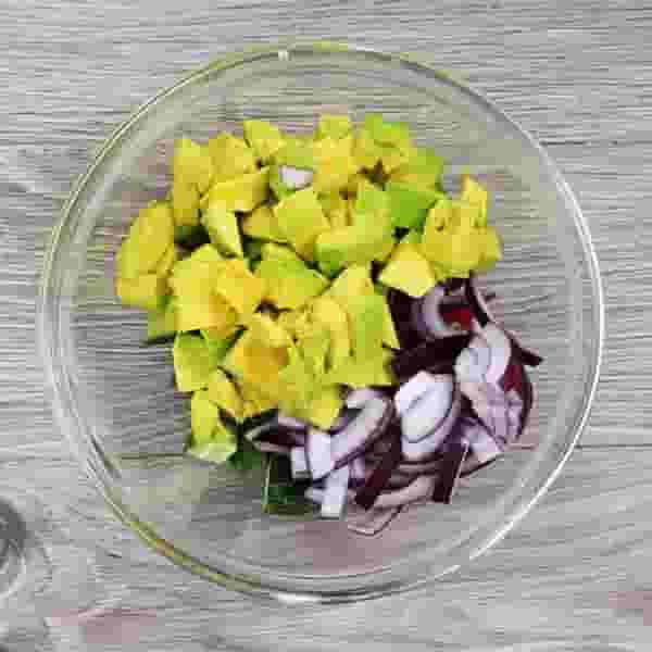Cách làm salad bơ giảm cân rau quả
