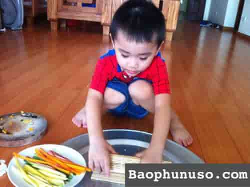 cách làm cơm nắm cuộn thơm ngon hấp dẫn cho trẻ biếng ăn