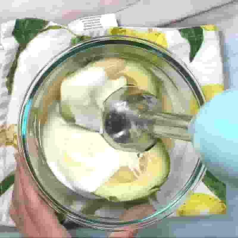 Bước 2 Xay hỗn hợp bơ sữa chua Kem bơ sữa chua