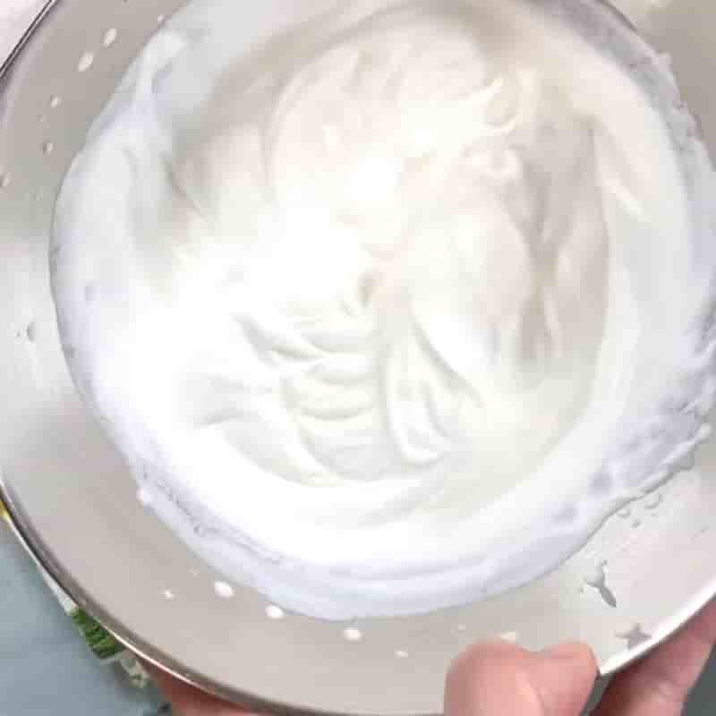 Bước 3 Đánh bông whipping cream Kem bơ sữa chua