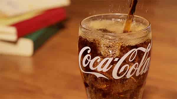 sử dụng coca cola để vệ sinh vòi nước inox 1