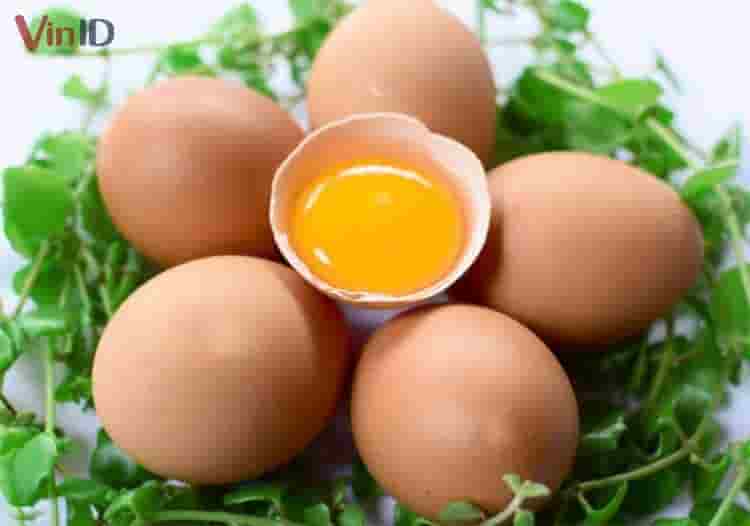 Trứng vịt và trứng gà đều có giá trị dinh dưỡng riêng, giúp món ăn béo hơn