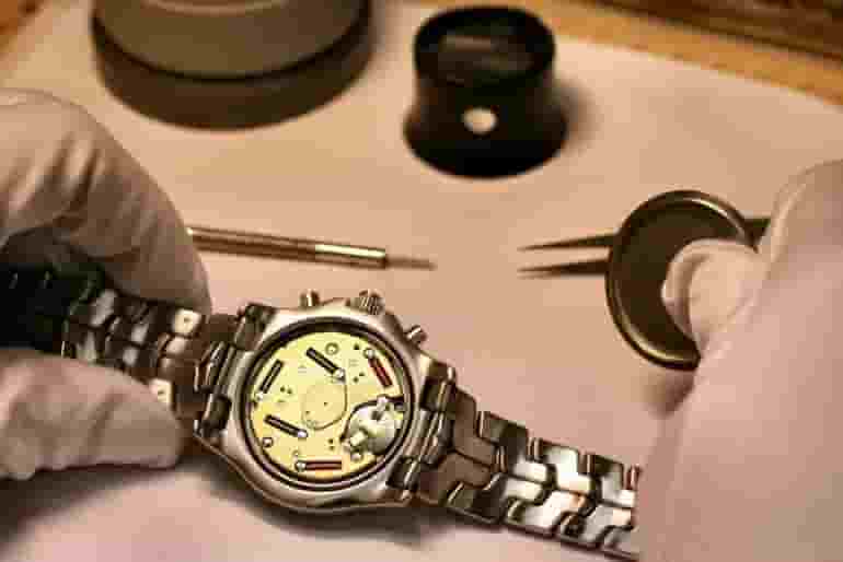 Đồng hồ Quartz là gì? Ưu, nhược điểm trên đồng hồ quartz - Ảnh: 9