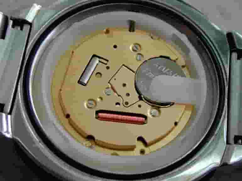 Đồng hồ máy Quartz là gì? Ưu, nhược điểm trên đồng hồ quartz - Ảnh: 12