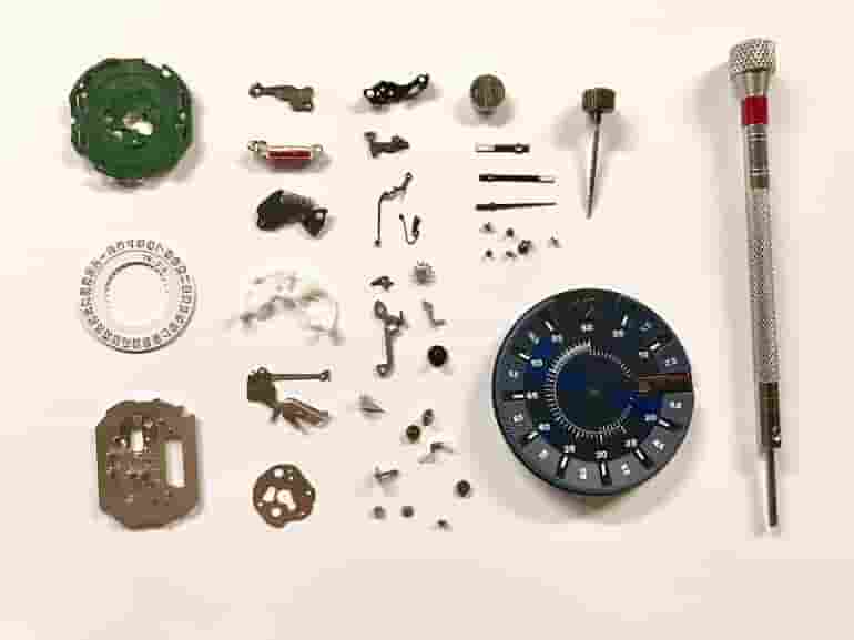 Đồng hồ máy Quartz là gì? Ưu, nhược điểm trên đồng hồ quartz - Ảnh: 14