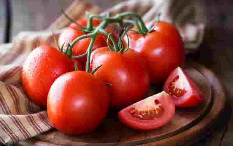 Cà chua không chỉ hỗ trợ da căng mịn mà còn làm bật tone da hiệu quả